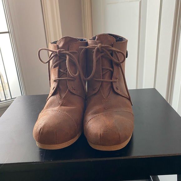 Cheri lace up wedge - Maurice’s - size 6 - Picture 3 of 16